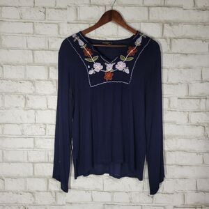 Passport navy floral embroidery blouse‎